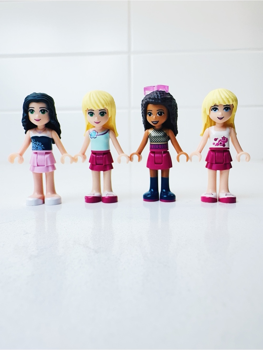 LEGO Friends Mini Figure Set - Pink and Blue Girls (4-Pack)